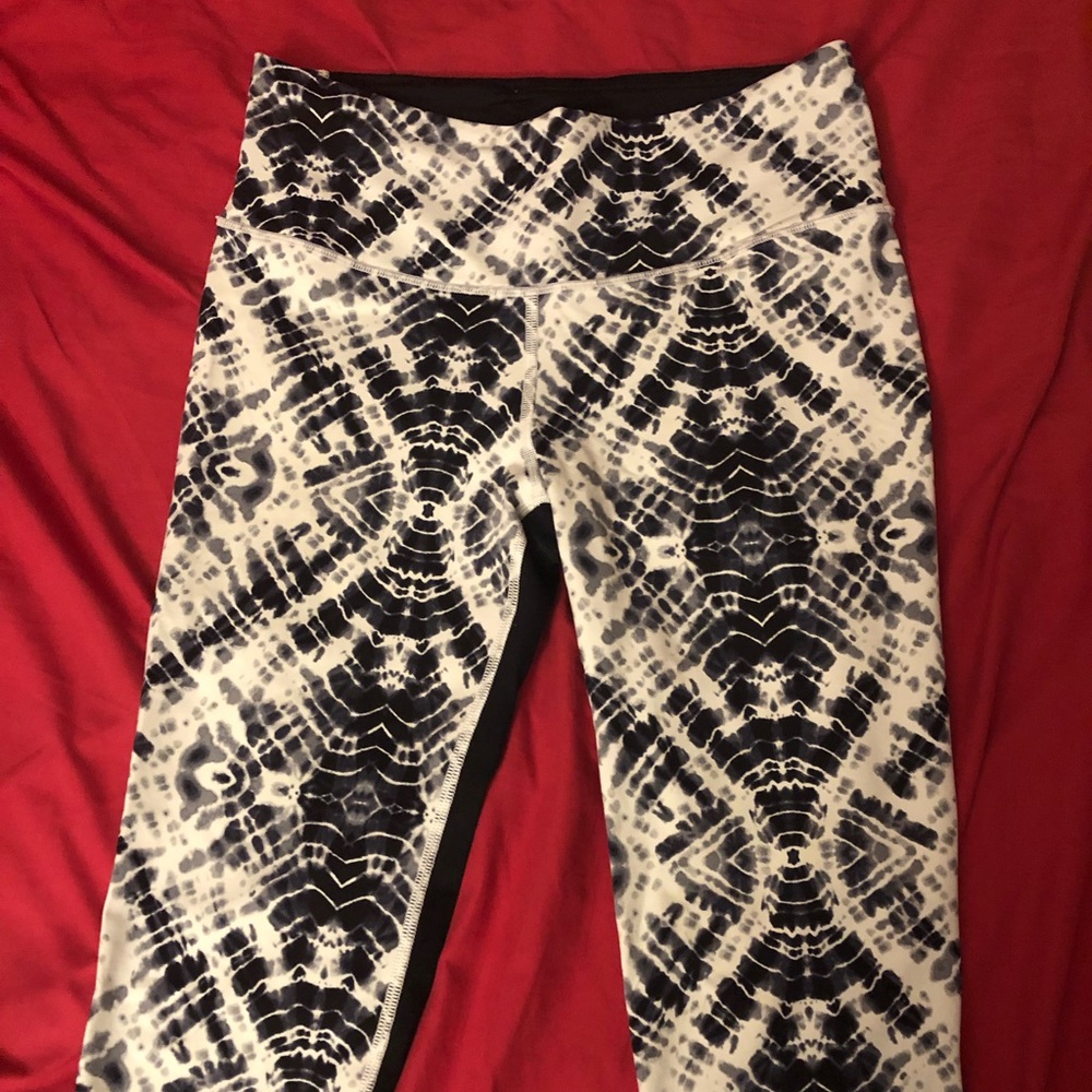 Victoria’s Secret Sport VSX Knockout Crop Leggings